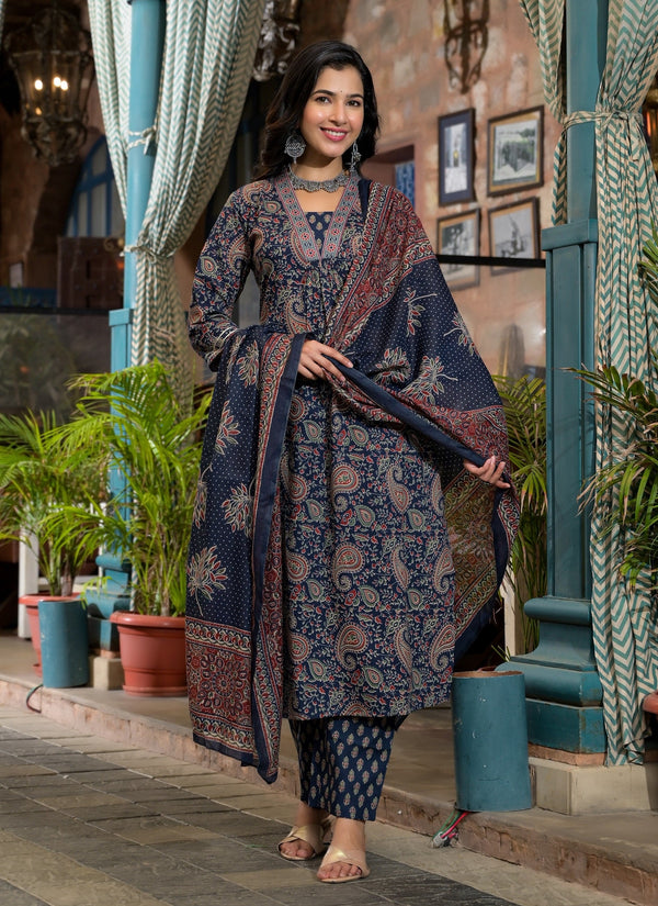 Ethnic Set Women Embroidery Straight Kurta and Pant set with Dupatta