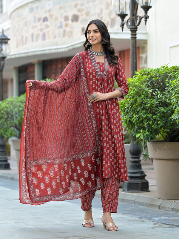 Ethnic Set Women Embroidery Straight Kurta and Pant set with Dupatta