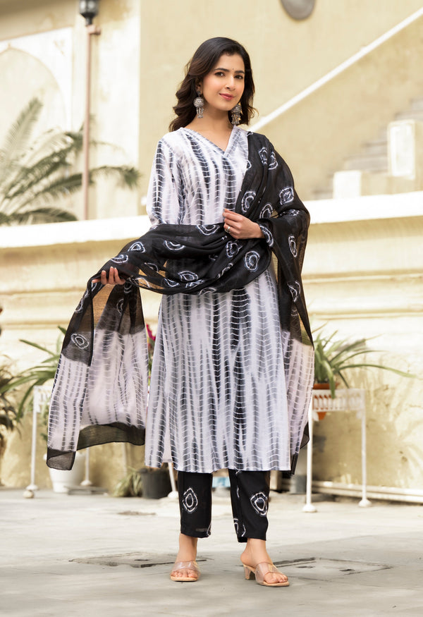 Ethnic Set Women Printed Straight Kurta and Pant set with Dupatta